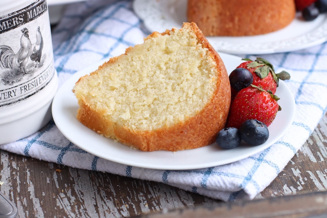 Homemade Pound Cake: Expert Tips for a Perfect Dense Crumb